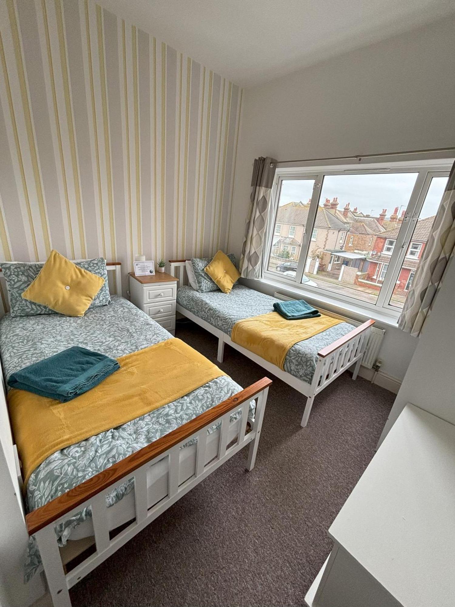 Seabreeze Apartment Eastbourne Eksteriør bilde