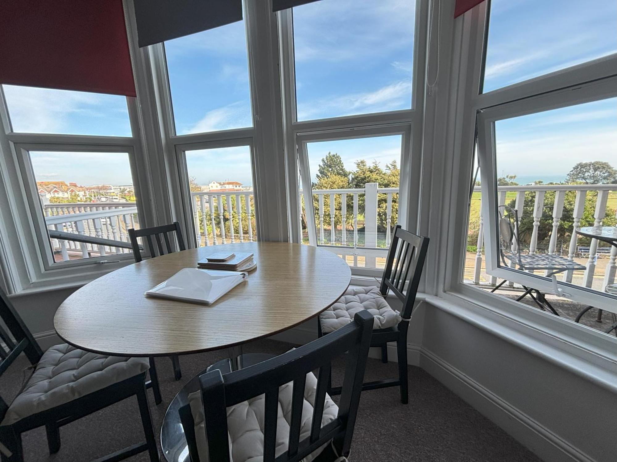 Seabreeze Apartment Eastbourne Eksteriør bilde